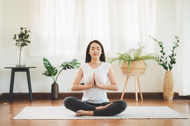 asian woman doing yoga meditation home 1