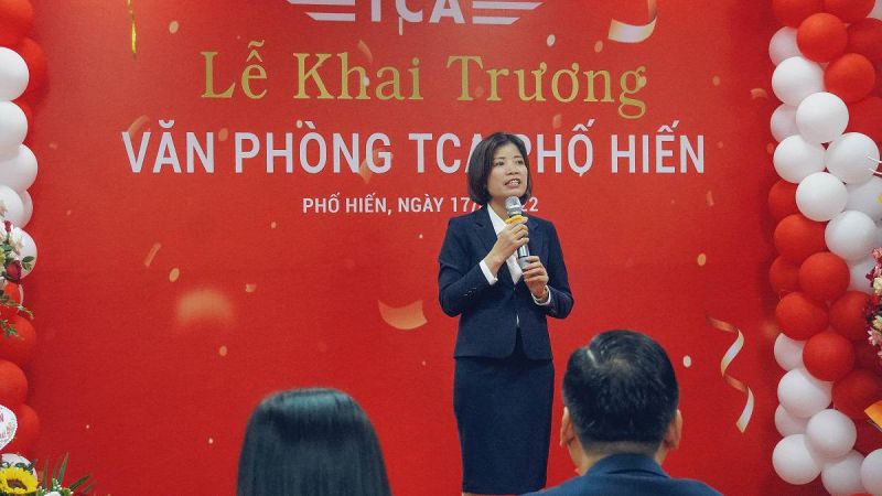  Bà Trần Thị Thu Trang – Phó GĐKD- VP TCA Phố Hiến cũng có đôi lời phát biểu