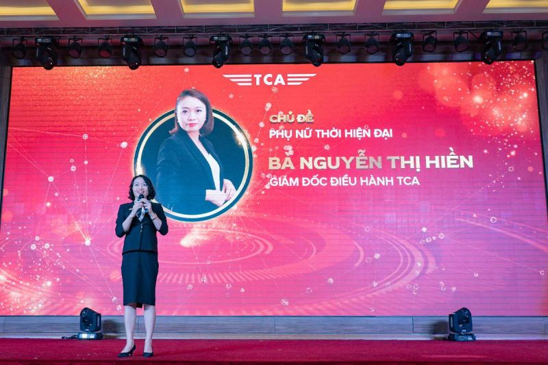 Bà Nguyễn Thị Hiền chia sẻ taị chương trình với chủ đề "Phụ nữ thời hiện đại" 