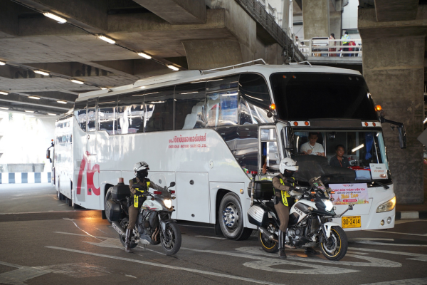 Đoàn an ninh Thái Lan dẫn đường cho đoàn xe của TCA khi di chuyển